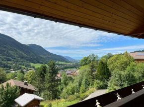 Chalet 10 personnes à 5 min des pistes, parking, 4 chambres, 2 salles d'eau - FR-1-498-94